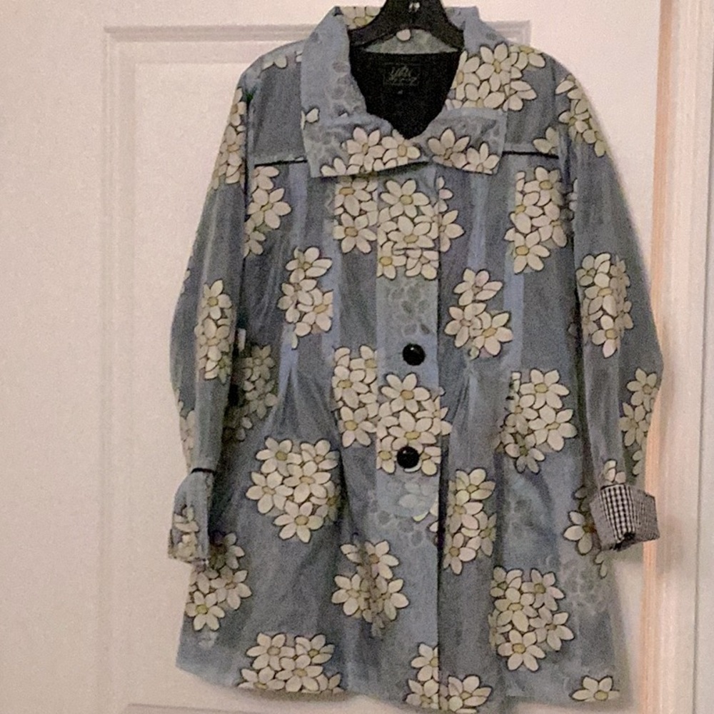 UBU fabulous shimmering Daisy Daisy rain resistant jacket Hi/LOW collar NWT
